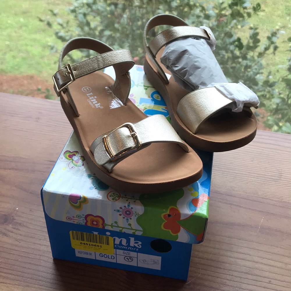 Gold Buckle Sandals like sand & sun size 11